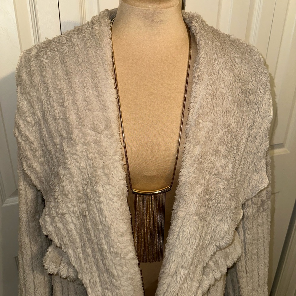 Elegant Beige Women's Cardigan - Picture 3 of 9